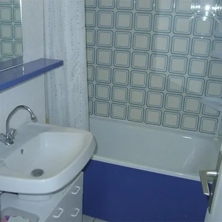 T2 Au Bord De L'eau Avec Piscine Chauffee, Terrasse Et Acces Direct A La - Fr-1-431-39